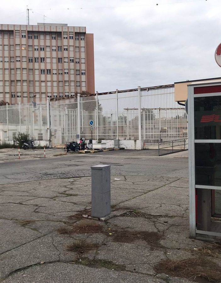 Agente buttato a terra, nel carcere di Torino 30 feriti da inizio anno: “E’ caos, siamo massacrati”