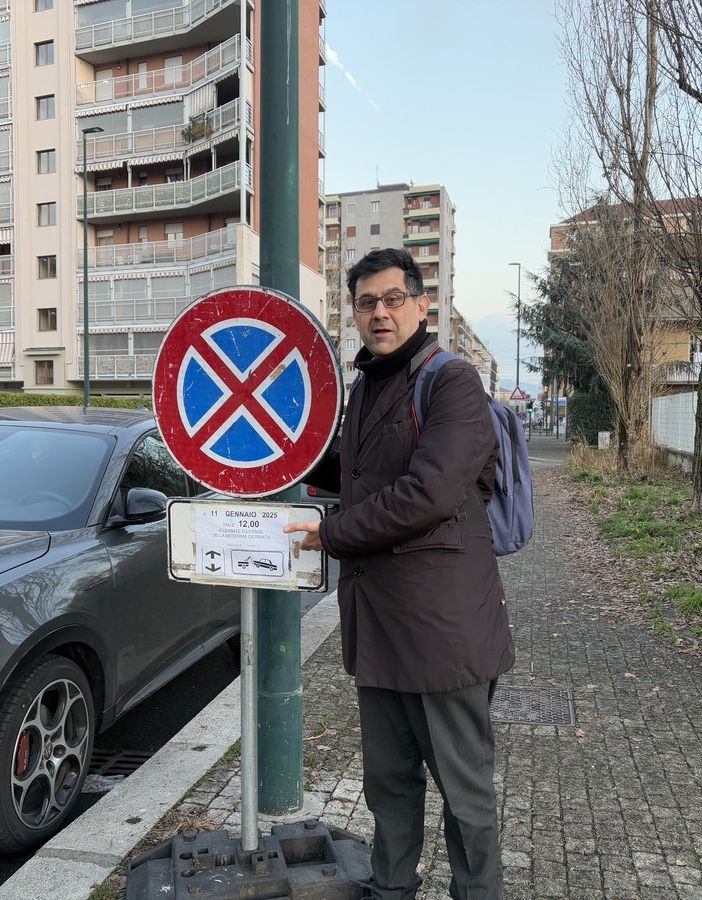 La beffa dei cartelli di divieto di sosta: “Il derby è finito, rimuoveteli”