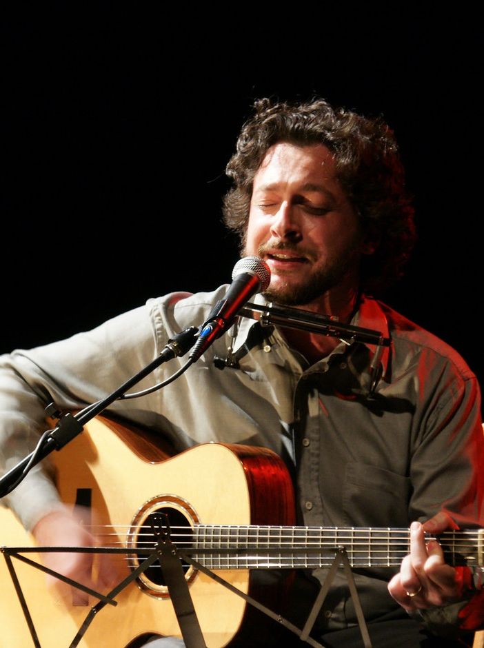 Carlo Pestelli al FolkClub: &quot;Di nuovo nel tempio della musica: canto l'ironia del precariato moderno&quot;