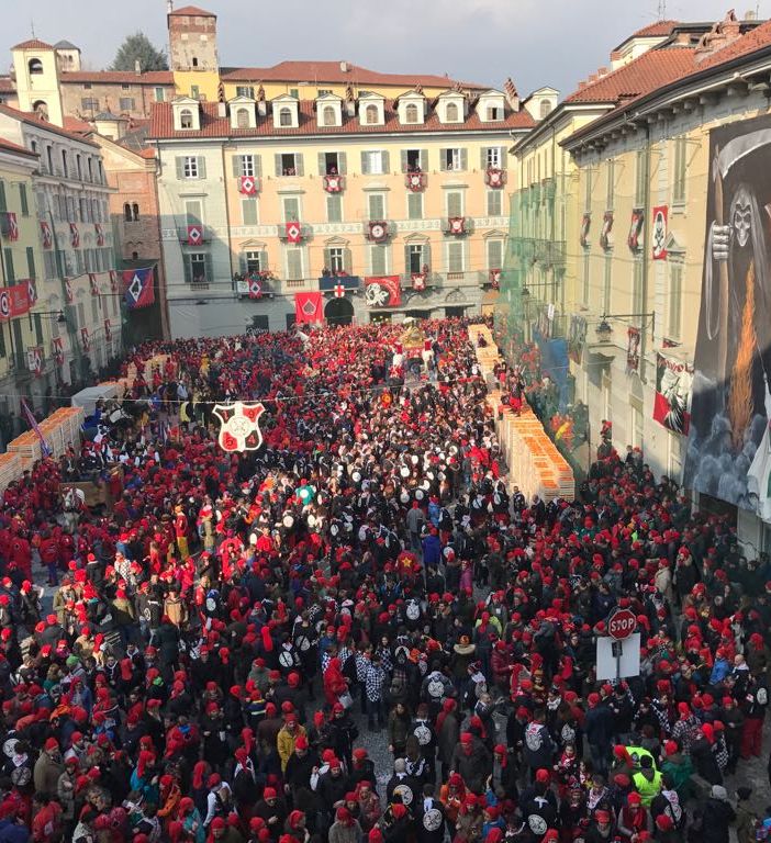 Il Carnevale di Ivrea supera l'esame più difficile: 15mila biglietti e pochi disagi