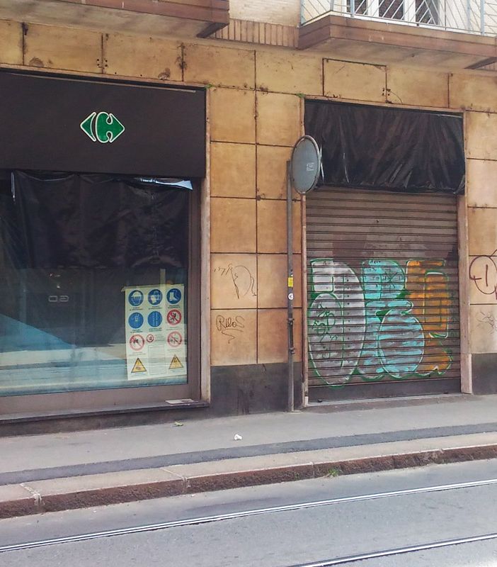 Torino: il Carrefour in via Rossini vicino a due minimarket