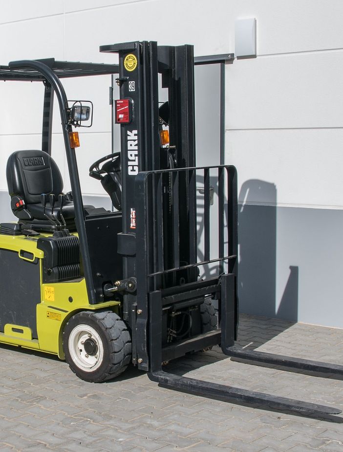 Carrelli elevatori: come scegliere quello giusto in base all'attività