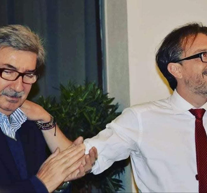 Due persone insieme in foto