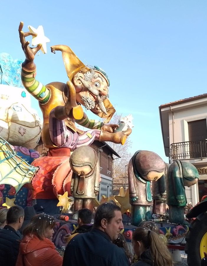 Giaveno, l'annunciato maltempo costringe a rimandare il via del Carnevale (foto di archivio)