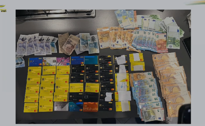 Foglio con la scritta Reddito di cittadinanza