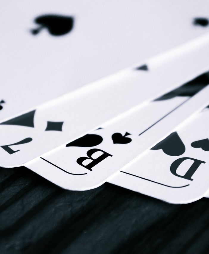 Poker e forza mentale: strategie per mantenere calma e concentrazione al tavolo di gioco