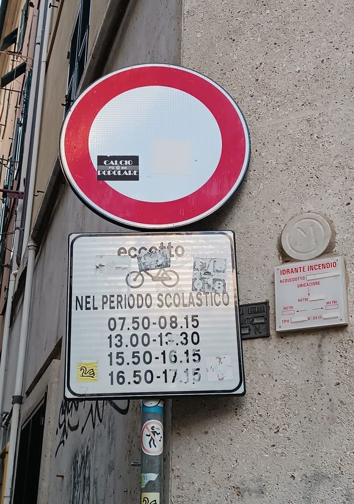 Segnaletica stradale e pedonalizzazioni più efficienti: ecco come migliorare la sicurezza nelle aree scolastiche