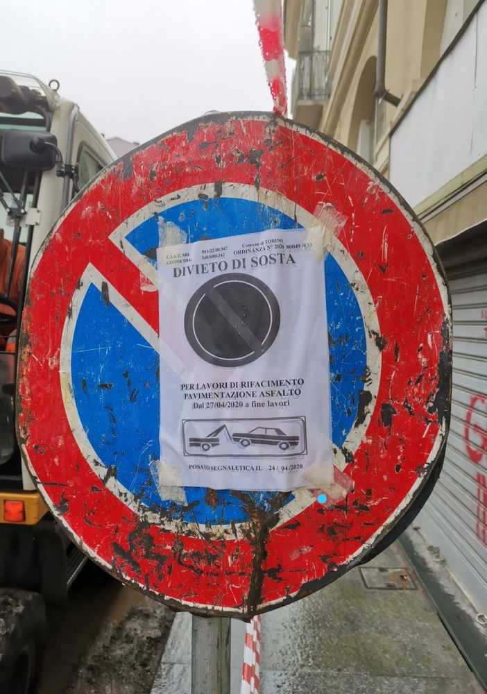 Rimozione forzata per riasfaltatura parcheggio, lo sfogo di un cittadino: “Dov'è il buon senso, in piena emergenza?”