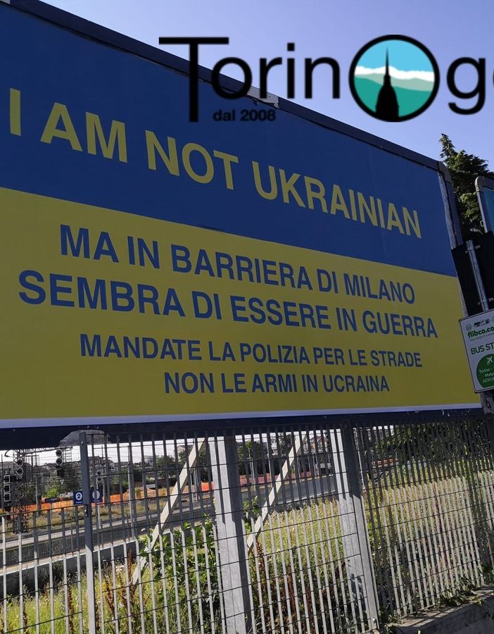 Cartello su sfondo della bandiera ucraina