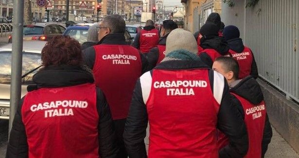 San Bernardo d'Ivrea, anche CasaPound alla fiaccolata in solidarietà del tabaccaio