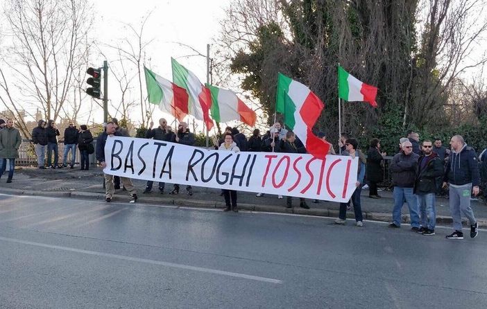 “Noi di Barriera” partecipa alla protesta davanti al campo rom di via Germagnano
