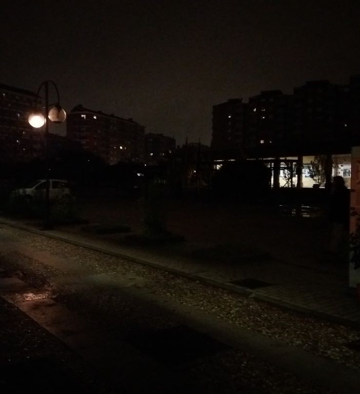 Luci e ombre sulla Cascina Giajone: al buio da settimane, ma arriva la tecnologia per monitorare le piogge