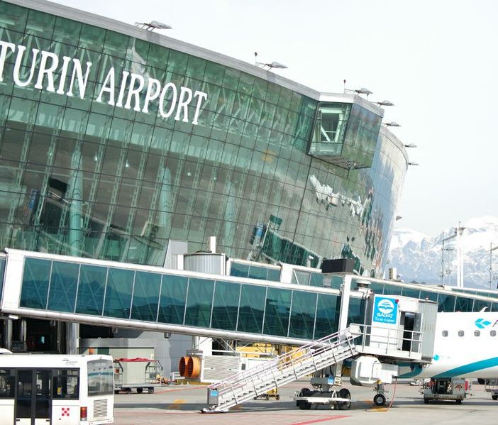 A Caselle decolla la polemica: &quot;Estate in calo del 20% e la colpa è solo di Alitalia&quot;