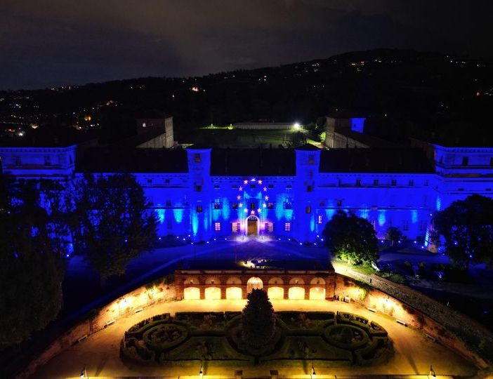 Il Castello di Moncalieri si colora di blu per celebrare l'Europa