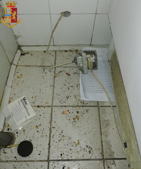 Sequestrati 155 kg di alimenti mal conservati in un locale di San Salvario