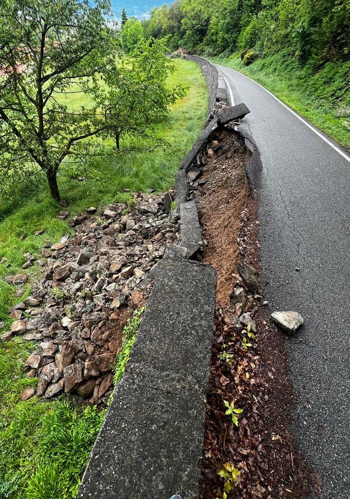 Cede un muretto sulla diramazione della provinciale 54 ad Agliè: strada interrotta
