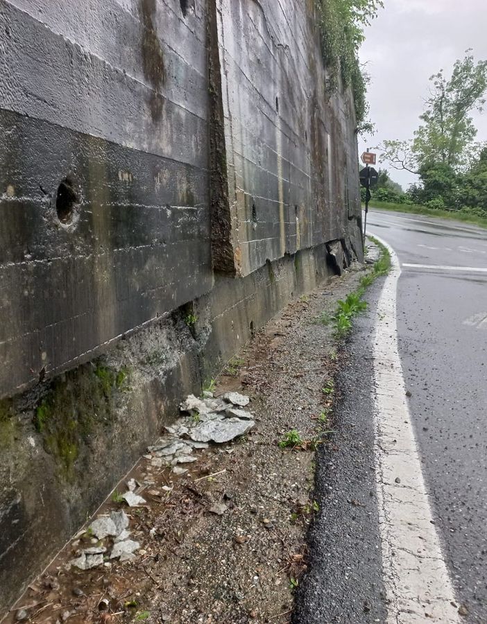 Per il cedimento di un muro chiuse la Sp 73 della Serra e la Sp 74 di Chiaverano