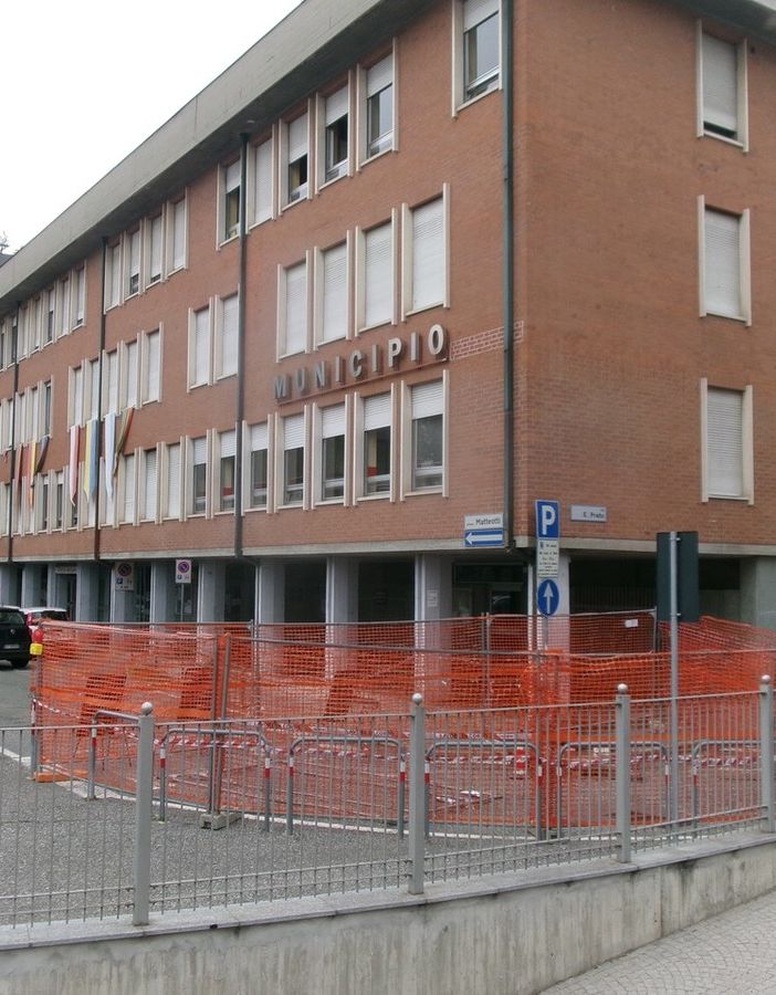 Grugliasco: cede una parte del terreno, chiuso l'accesso al Comune da piazza Matteotti