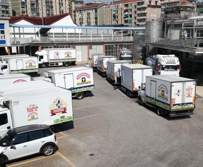Il vecchio &quot;tapporosso&quot; cambia look: Centrale del latte rinnova il suo stabilimento di Torino e si ribella alle fake news