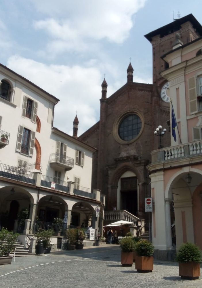 palazzo comunale moncalieri - foto d'archivio