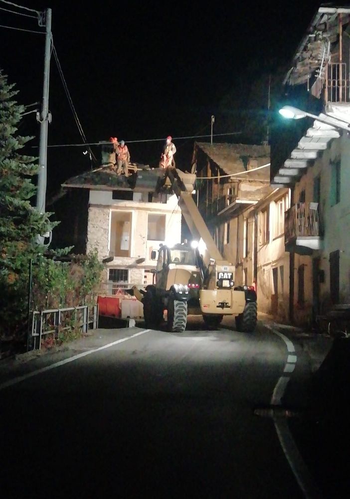 Lavori in notturna sulla Sp 1 “della Valli di Lanzo” a Ceres, in frazione Voragno