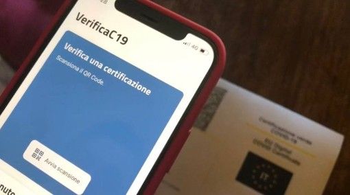 Usano dei greenpass non loro: due giovani denunciati per sostituzione di persona