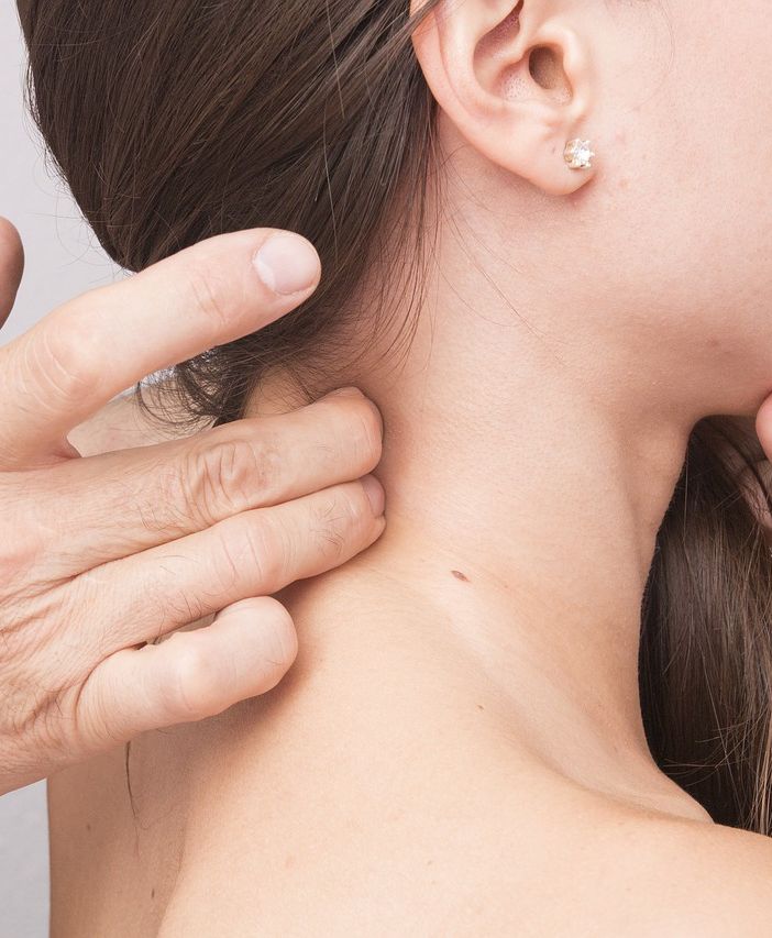 Arnica, alleata naturale (preziosissima) contro la cervicale