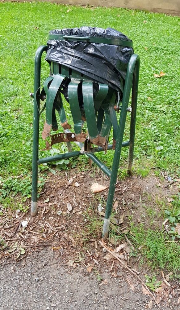 Tesoriera senza pace: adesso le panchine sono a posto, ma mancano i cestini per i rifiuti