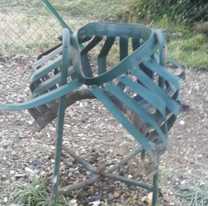 Distrutto cestino al parco Palatucci: &quot;Vandali con petardo&quot;
