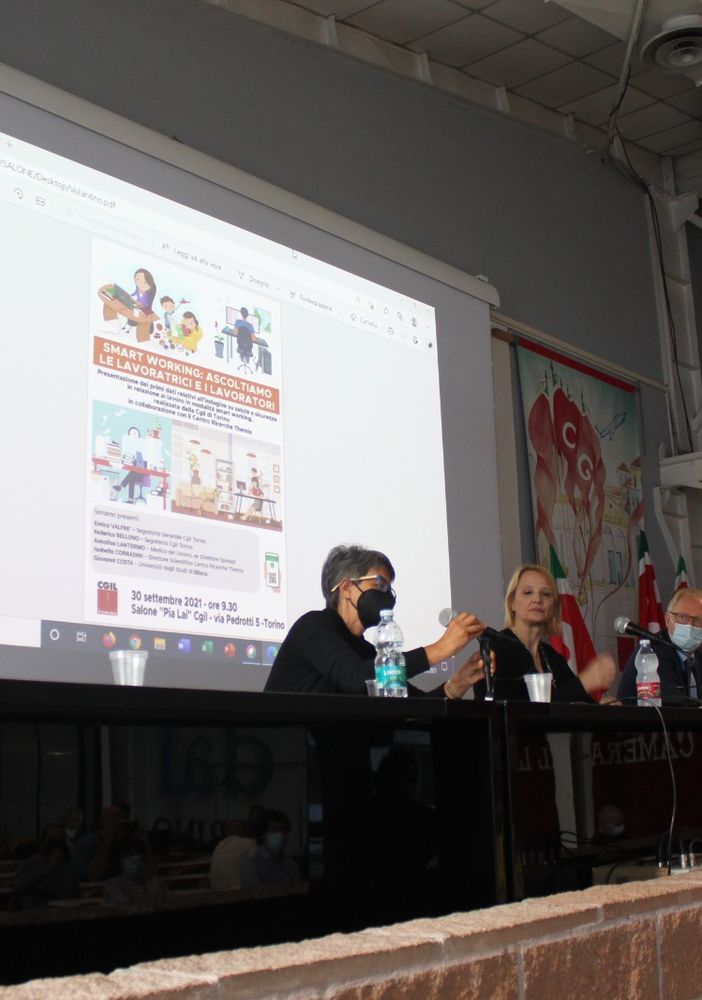 convegno Cgil con relatori al tavolo