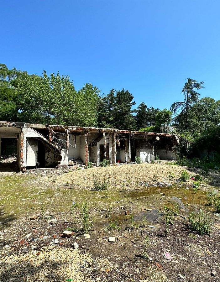 Lo Chalet “perde” un’altra estate: nell’ex discoteca ancora ruderi a causa della burocrazia
