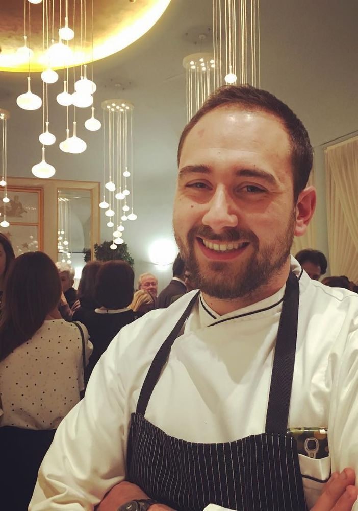 Chieri, cibo e solidarietà: uno chef insegna a cucinare senza sprechi