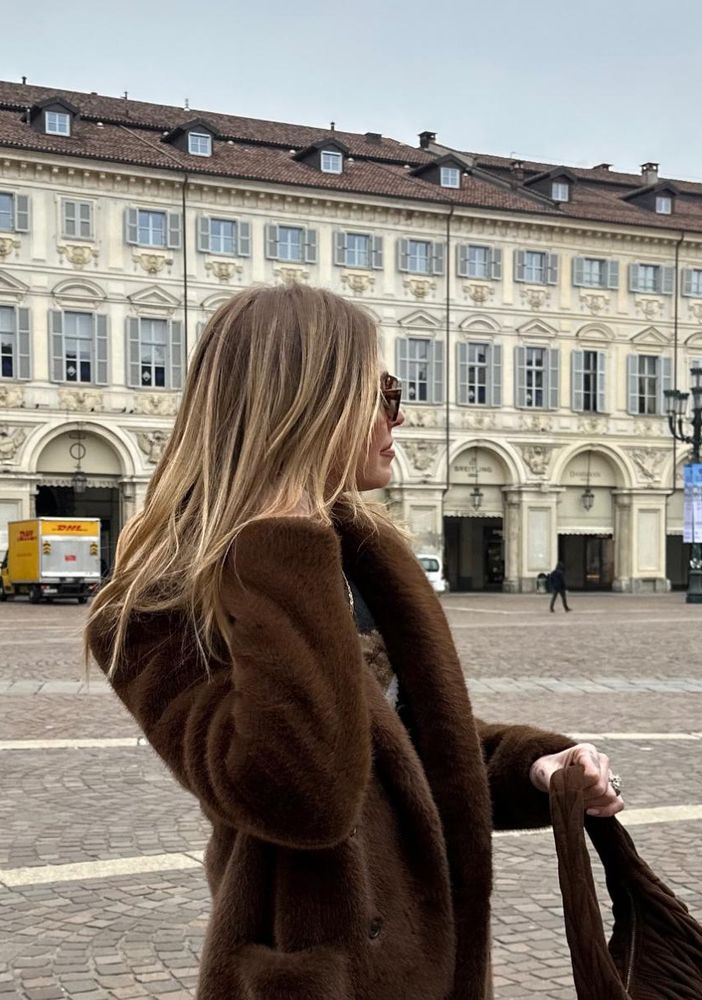 Chiara Ferragni a Torino: tramezzino dal Cambio e scatto in piazza San Carlo