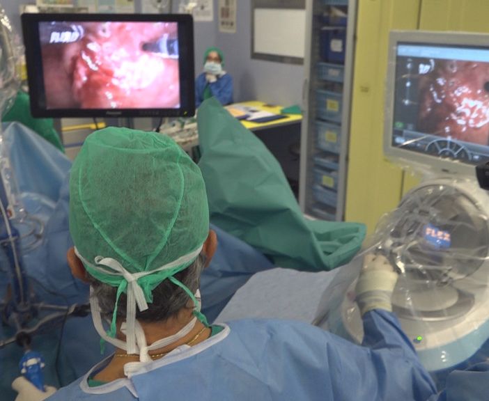 La piccola, nei 17 mesi di ricovero, ha contratto anche il Covid