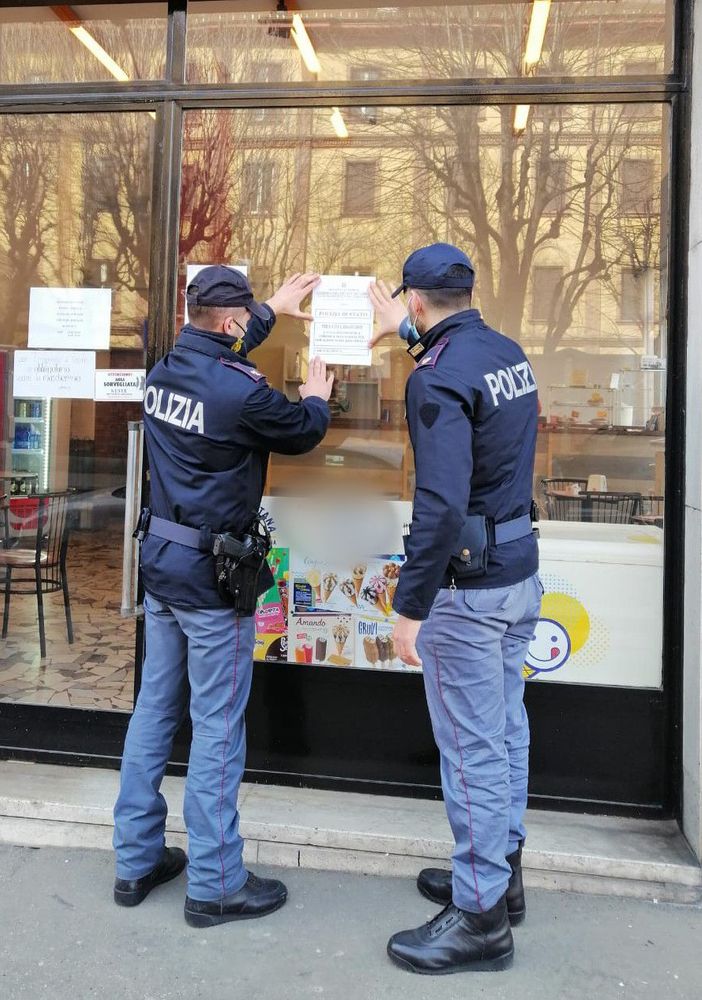 polizia dispone chiusura di un locale