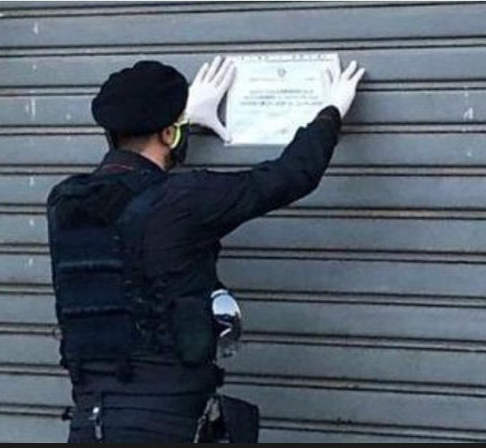Restano aperti oltre l'orario consentito: chiusi un kebab e un bar a Torino e Moncalieri