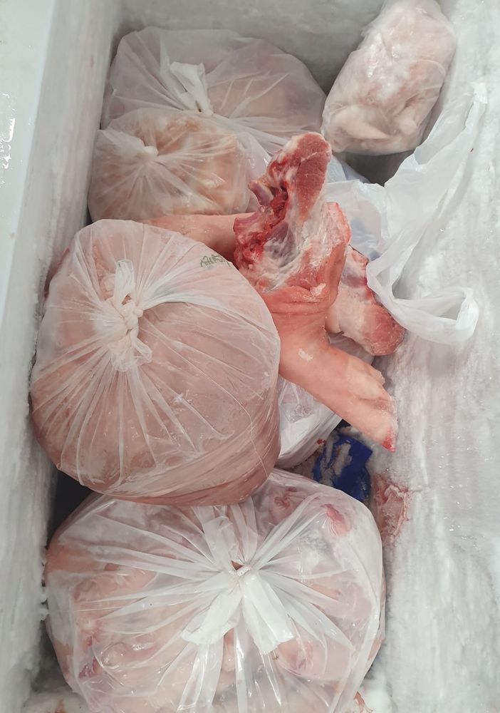 Cibo mal conservato: sequestrati 134 kg di carne e 8 di pesce in una macelleria di corso Regina Margherita