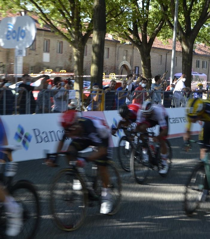 Mercoledì torna il grande ciclismo con la Milano-Torino: come cambia la viabilità