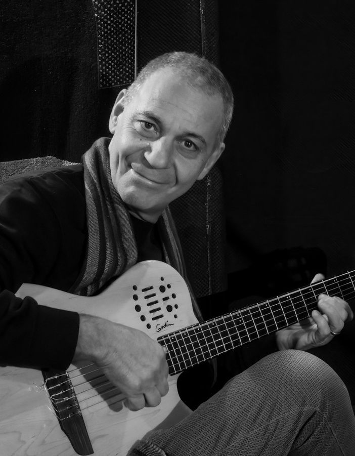 Gli auguri di Natale del cantautore torinese Cico Moreno ai nostri lettori