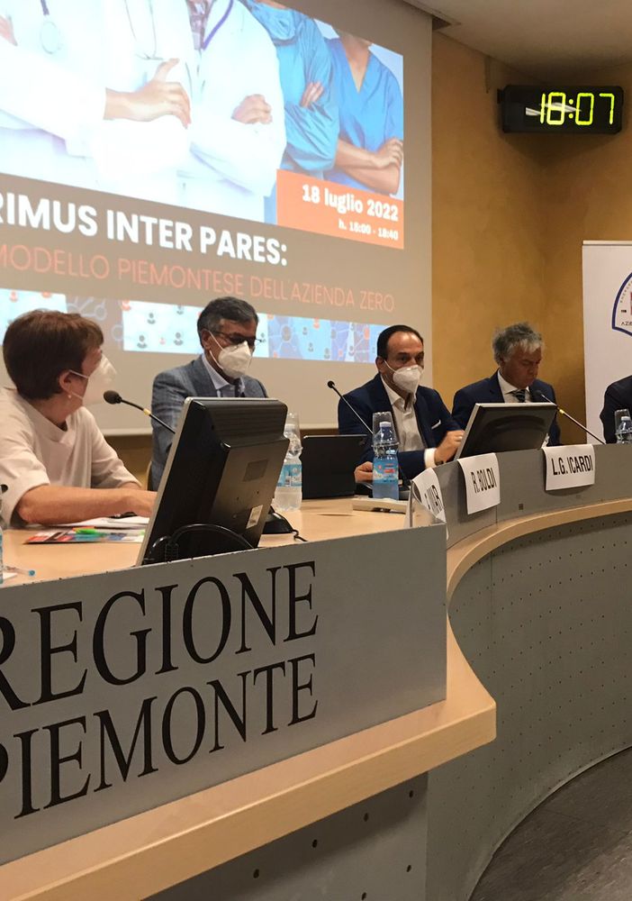 conferenza stampa su azienda zero
