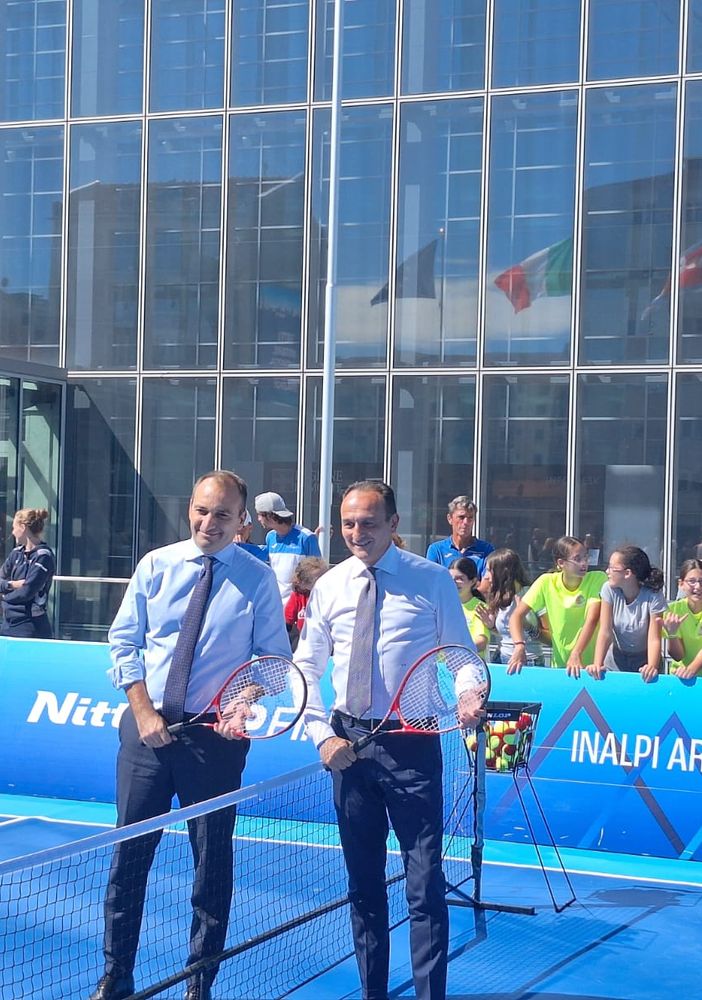 Tornano le ATP Finals. In attesa dei tennisti, sfida a colpi di racchetta tra Lo Russo e Cirio