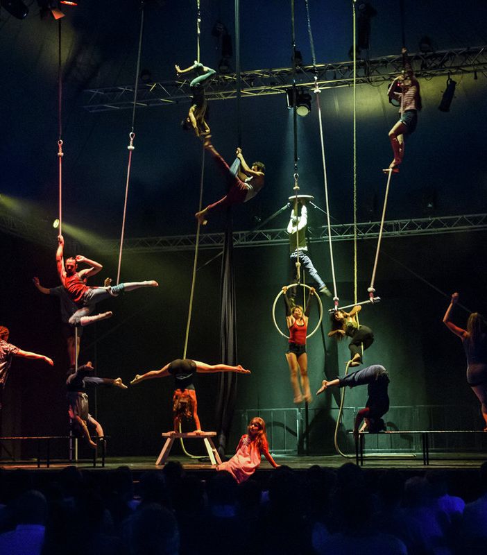 spettacolo di circo contemporaneo