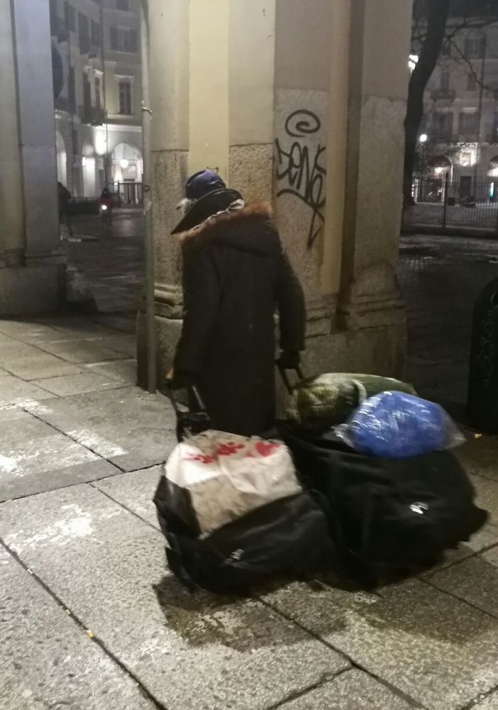 Clochard e poveri, a Torino un bus attrezzato per trovare in &quot;strada&quot; medici e assistenza legale/sociale