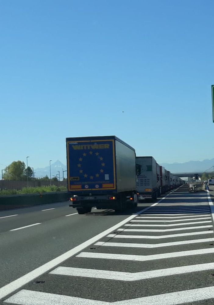 Incidente sull'autostrada Milano-Torino: lunghe code tra l'uscita Settimo e corso Giulio Cesare (FOTO)