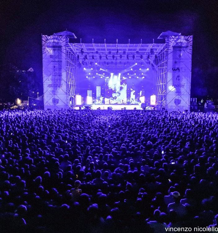 Collisioni 2024 chiude il triennio dedicato alla musica scelta dai giovani con La Guerra dei Mondi