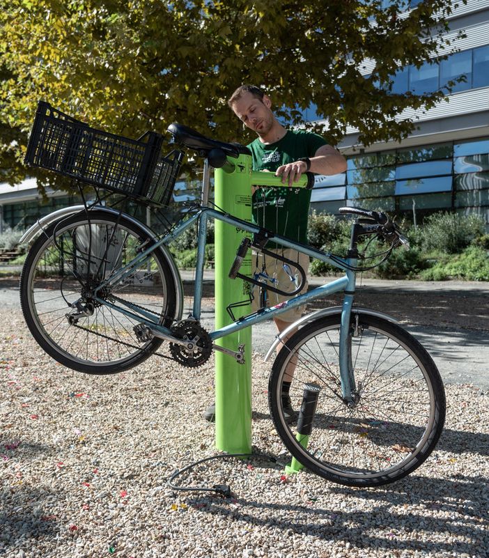 Domani al Campus Einaudi inaugura la colonnina di riparazione per biciclette