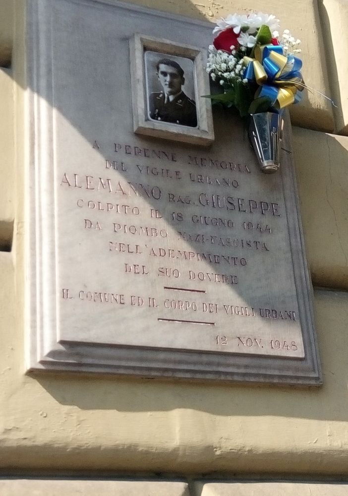 Commemorazione: deposti fiori sulla lapide dedicata ad Alemanno