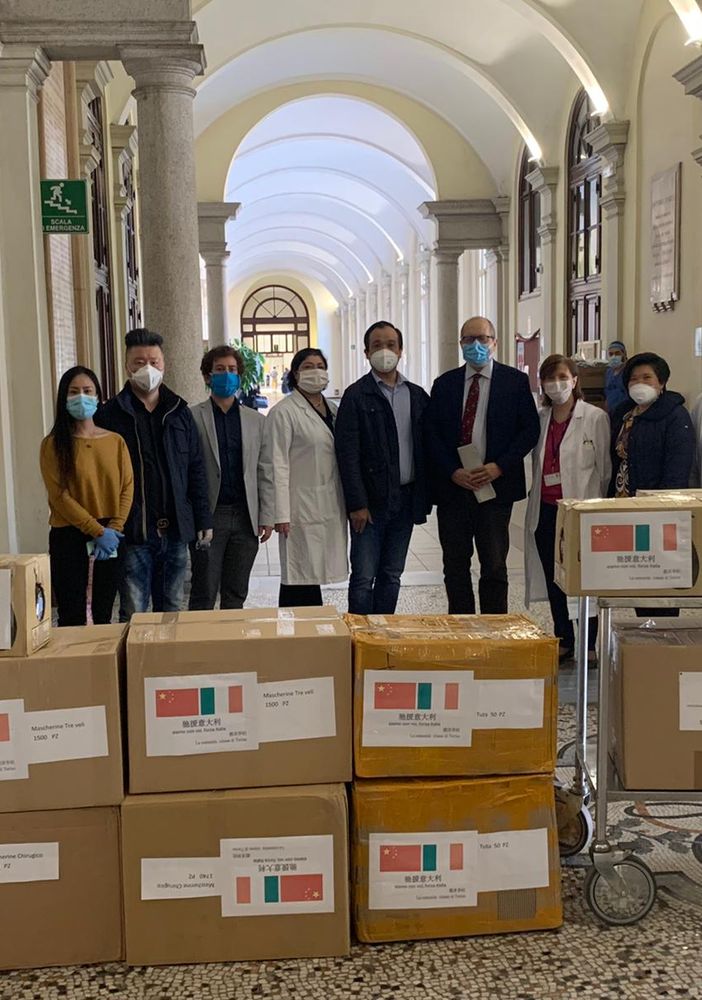 Coronavirus, la Comunità cinese dona materiale sanitario all'ospedale Mauriziano