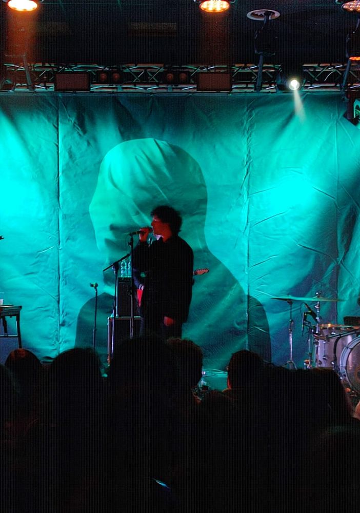 Indie, cantautorato, rap, punk, dance e non solo: lo “spaccageneri” Tutti Fenomeni infiamma l'Hiroshima