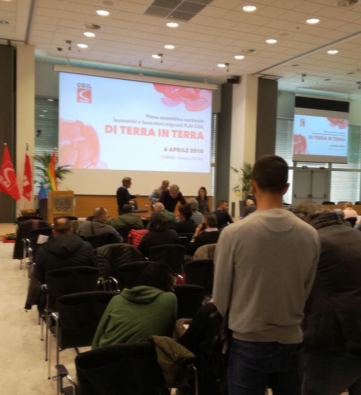 A Torino la prima assemblea nazionale dei lavoratori migranti: &quot;Lotta a caporalato e sfruttamento, ma ci sono anche storie positive&quot; (VIDEO)